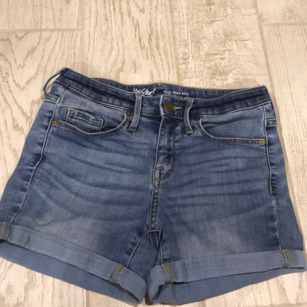 Super stretchy high rise midi jean shorts